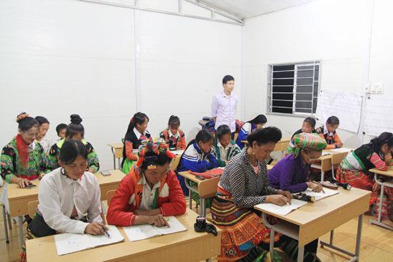 Học viên hoàn thành chương trình xóa mù chữ được xét vào học THCS Học viên hoàn thành chương trình xóa mù chữ được xét vào học THCS